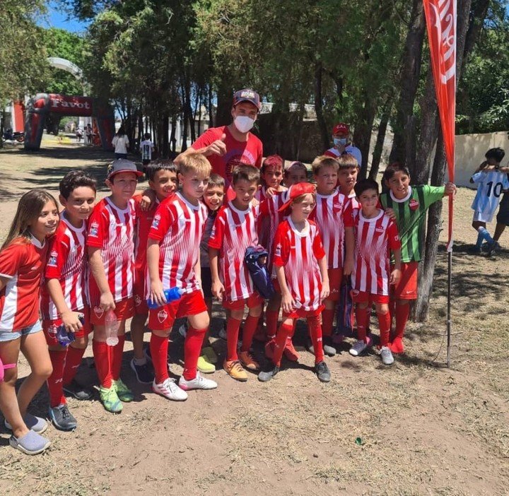 Todos querían su foto con el DT de la Selección.