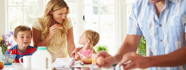 Desayunos infantiles: cómo deberían ser y cuáles son los principales errores que cometemos los padres