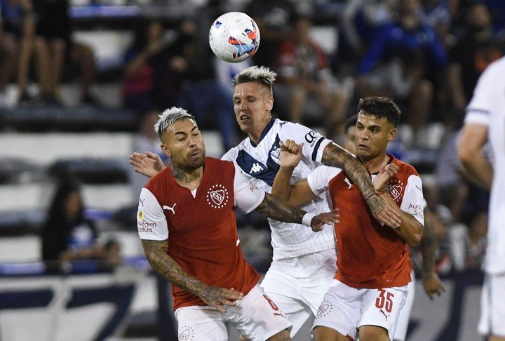 Independiente no pudo aprovechar cuando tuvo uno de más ante el Fortín. Foto: Prensa telam