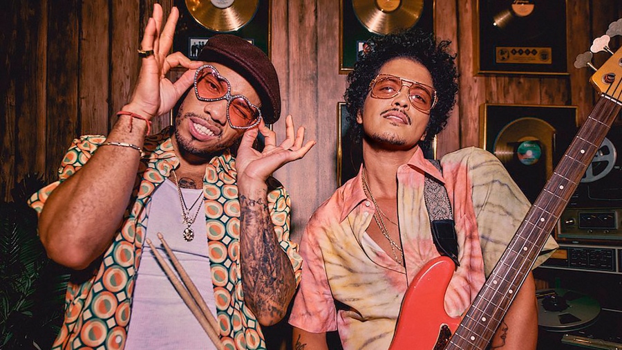 Los nmero uno Bruno Mars y Anderson Paak quienes formaron el do explosivo Silk Sonic Captura Video