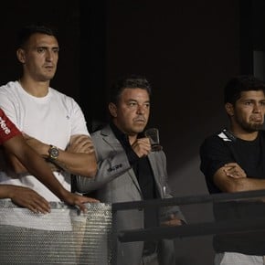 "¡Estén atentos!": la charla técnica de Gallardo a los alcanzapelotas