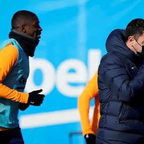 Dembelé fue insultado por los hinchas y Xavi pidió una tregua