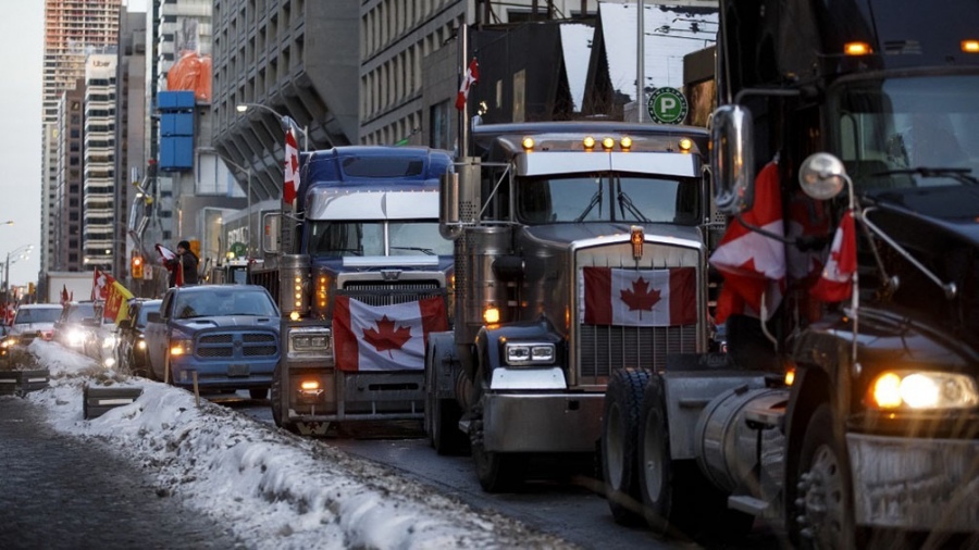 Inspirados por la caravana de la libertad canadiense la semana pasada bloquearon las rutas con coches camiones y colectivos Foto AFP