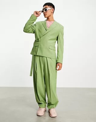 Pantalones de traje caquis de tiro alto y pernera abullonada de sarga de ASOS DESIGN