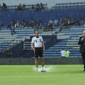 Emelec-El Nacional: suspendido por la lluvia