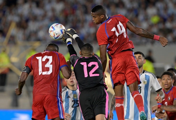 Guerra voló para todos lados y, por cerca de 80 minutos, dejó a la Selección sin goles. (AFP)