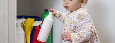Qué hacer (y qué no hacer) si el niño ingiere detergente, lejía o algún otro producto de limpieza