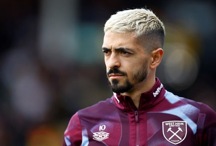 Lanzini, entre pelear la Conference y el descenso en la Premier. (REUTERS)