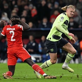 Las cargadas a Upamecano por sus errores contra el City