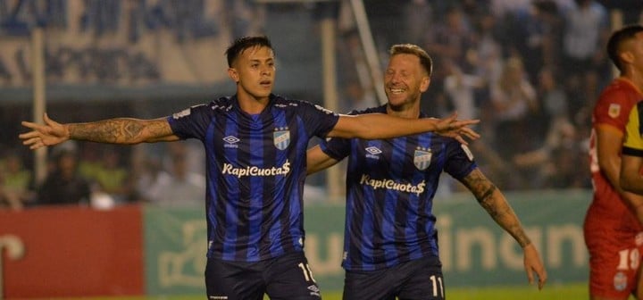 Atlético Tucumán festejó ante Arsenal. 