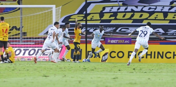 Barcelona cayó ante Universidad Católica.