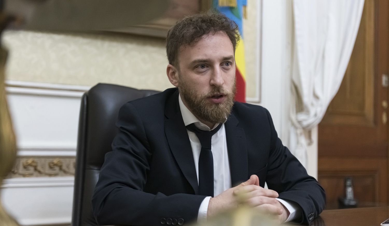 En un acto en el Teatro Municipal, Martín Insaurralde confirmó que Federico Otermín será el precandidato oficial para sucederlo. (Foto: Diario Hoy)