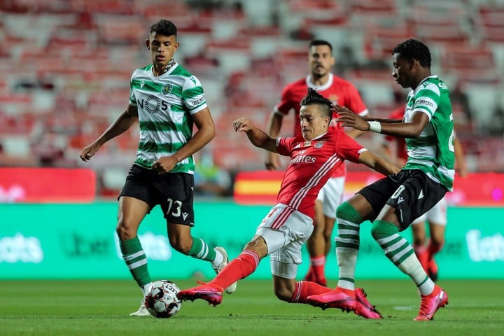 Gonzalo Plata (d) en el Sporting Lisboa. (EFE)