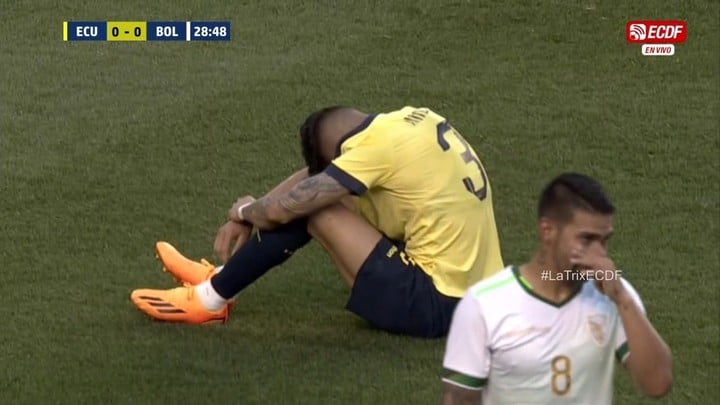 Piero Hincapié salió lesionado.