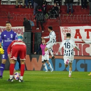 Talleres hundió a Huracán y alarga la espera de River