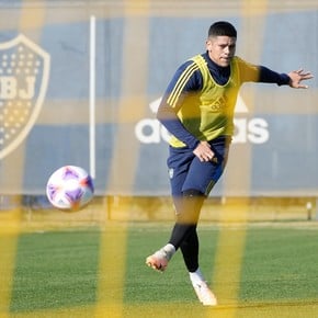 Rojo ya se entrena a la par y le apunta a la revancha con Nacional