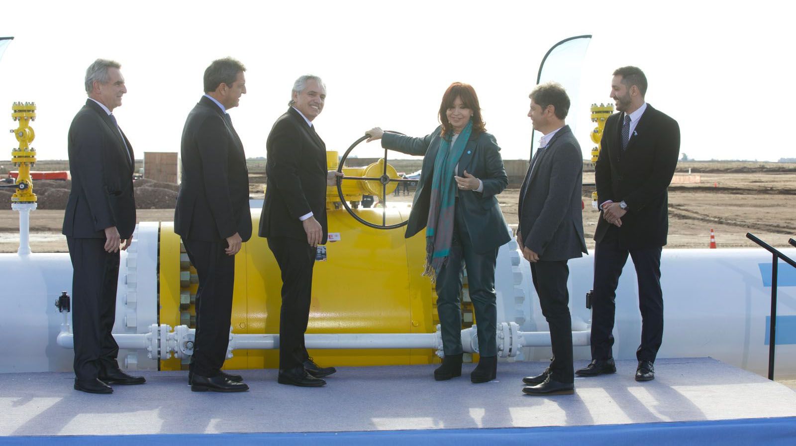 Alberto Fernández, Cristina Kirchner y Sergio Massa se volvieron a mostrar juntos en la inauguración del Gasoducto Néstor Kirchner (Foto: YPF).