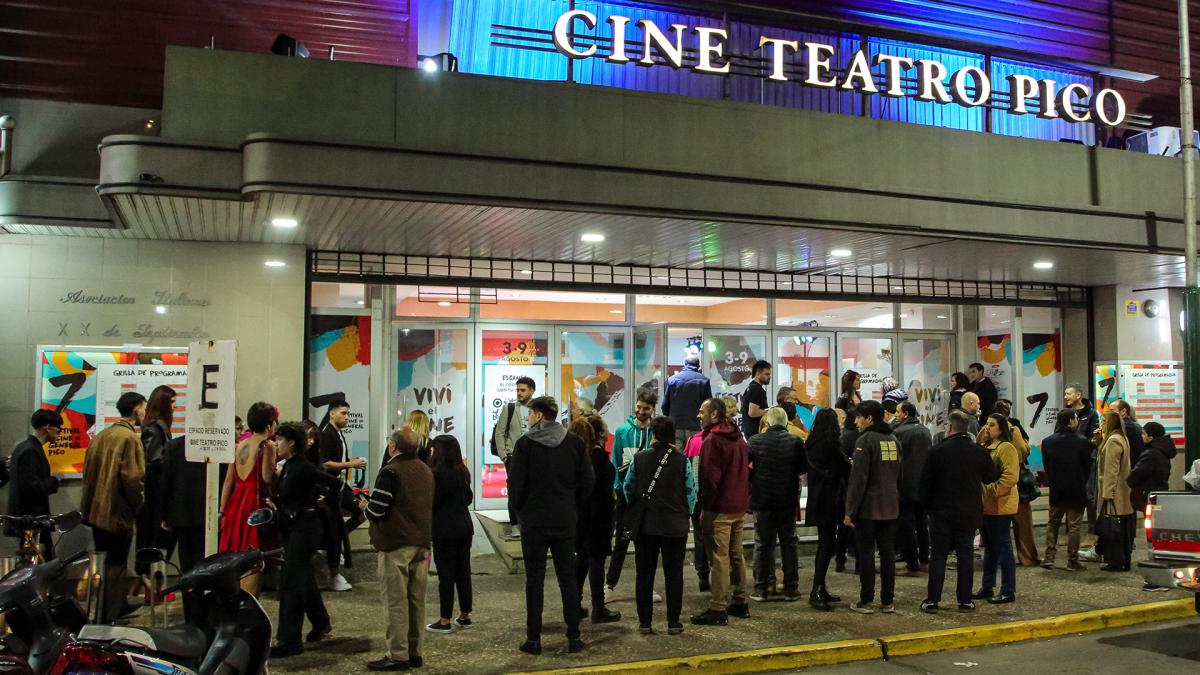 La espera en una de las funciones del festival piquense