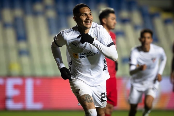 Paolo Guerrero convirtió su primer gol para Liga de Quito, contra Ñublense, por Copa Sudamericana.