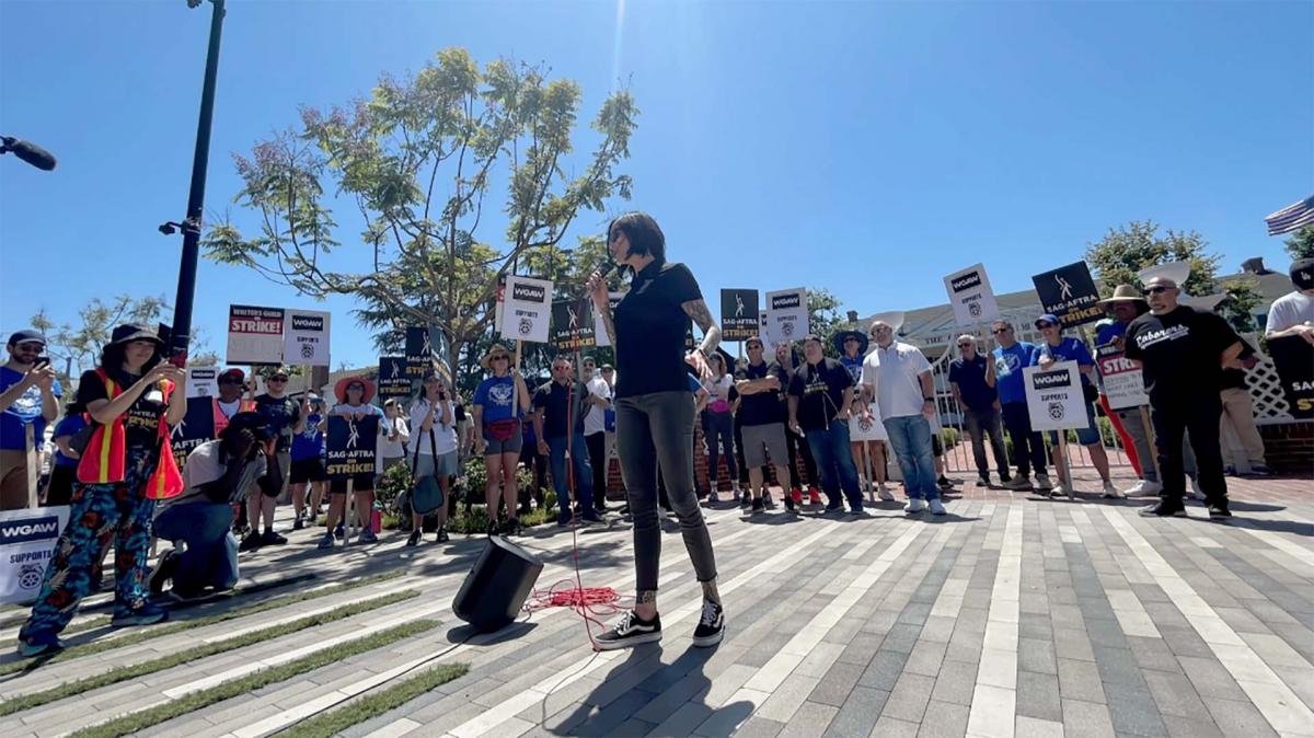 A partir del acuerdo las compaas no podrn exigirle a un escritor que utilice IA Foto Archivo