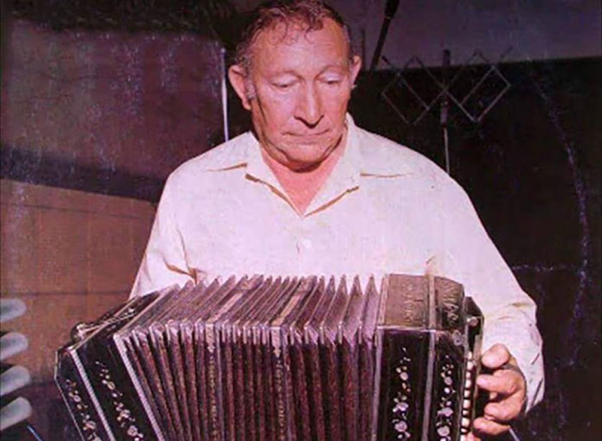 Mario del Trnsito Cocomarola una figura excluyente del gnero y en cuyo homenaje se instituy el Da Nacional del Chamam