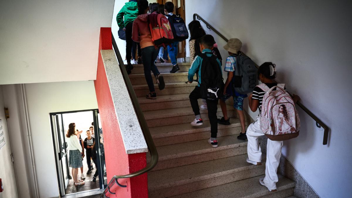 500 escuelas son monitoreadas por el gobierno francs Foto AFP
