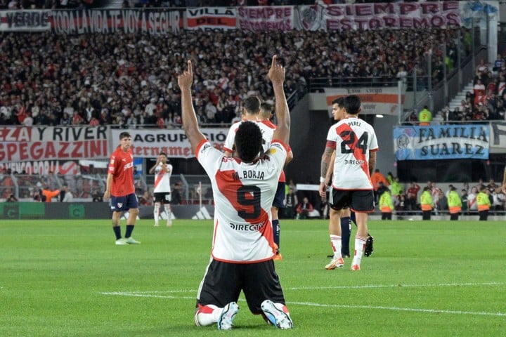 El festejod e Borja en el Monumental (AFP).