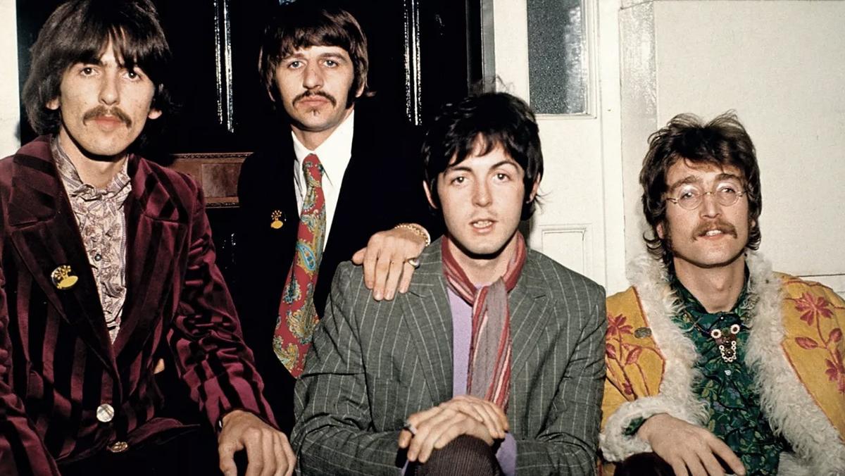 La cancin cont con la produccin de Giles Martin hijo de George Martin el gran arquitecto del sonido beatle