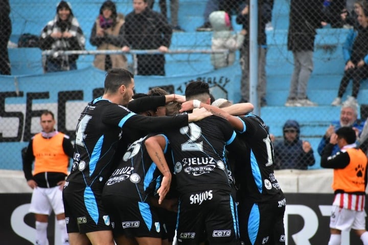 Se sigue jugando el ascenso.