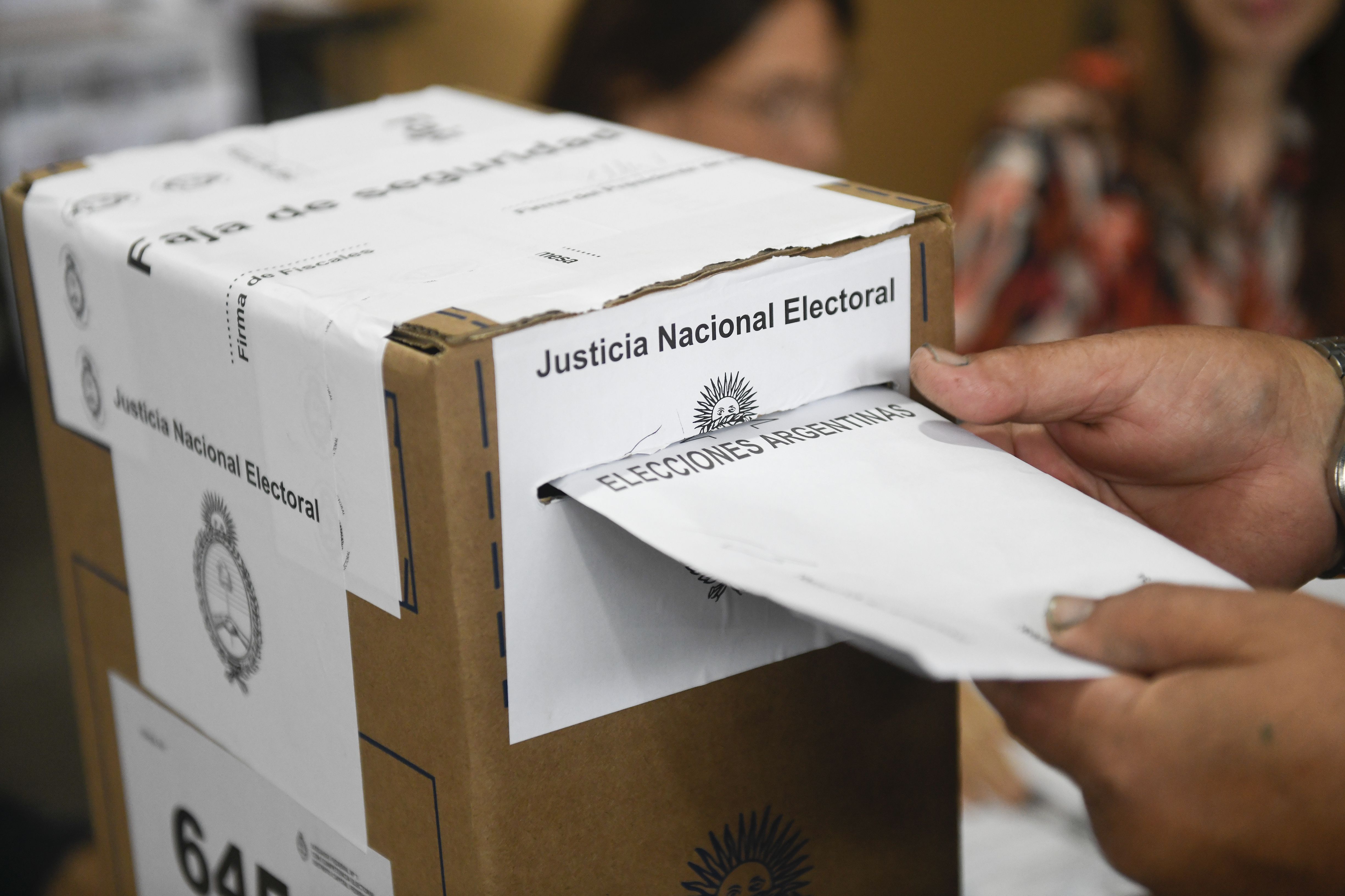 Terminó la votación y hay mucha expectativa por conocer los primeros resultados. (AP Foto/Gustavo Garello)