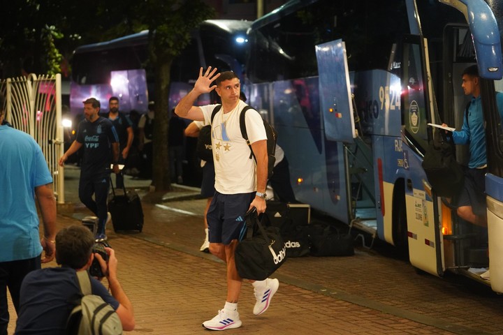 Dibu Martínez, al llegar a Río de Janeiro. Foto: Marcelo Carroll.