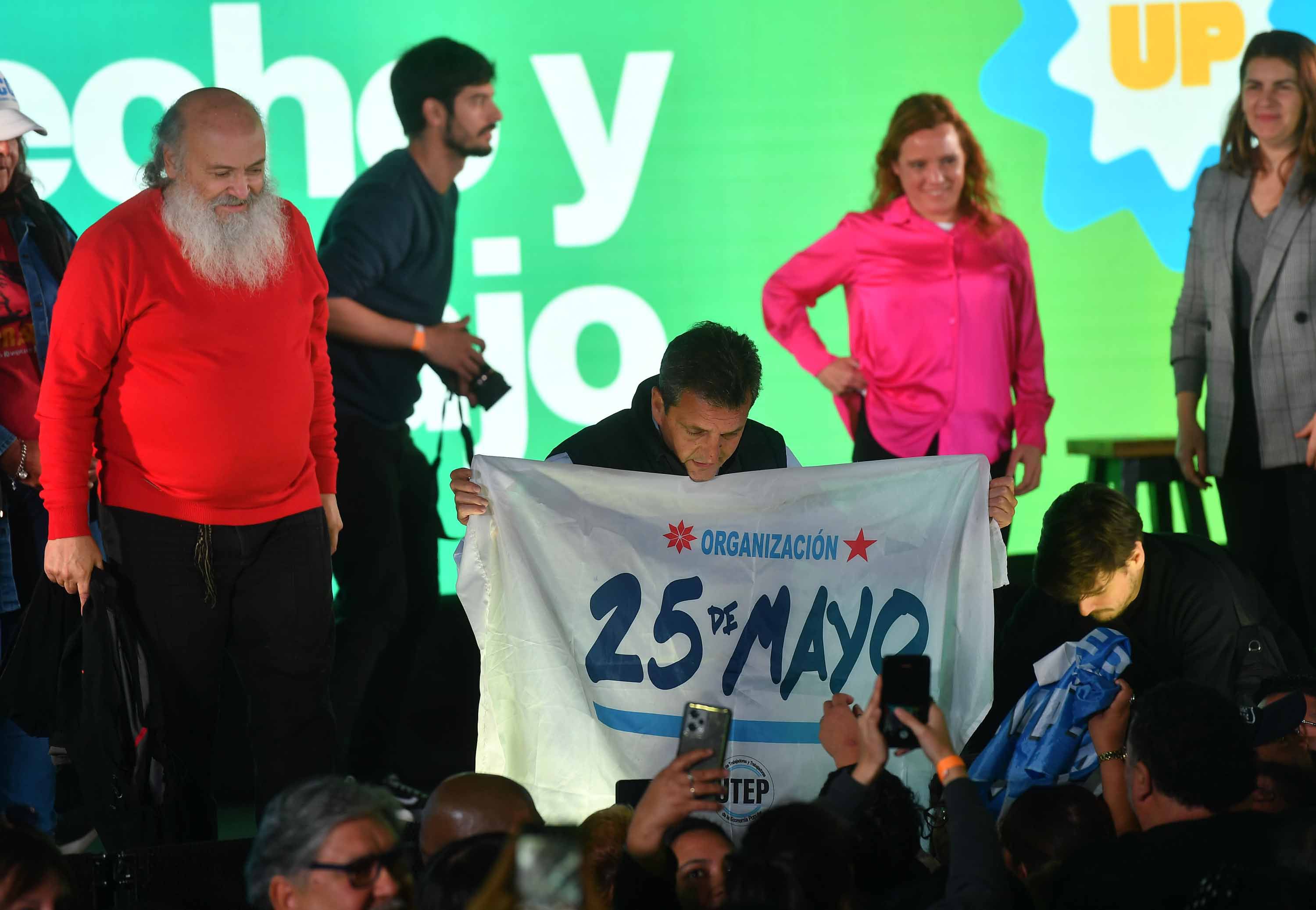 El ministro de Economía alentó a la militancia a buscar el voto de aquellos desilusionados con el Gobierno. (Foto: Télam)