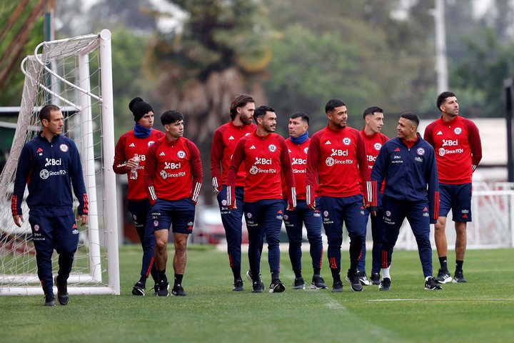 Chile domina el historial, pero va con DT interino.
