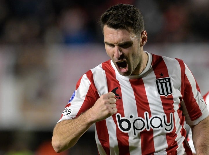 Marcó 91 tantos con la camiseta platense. 