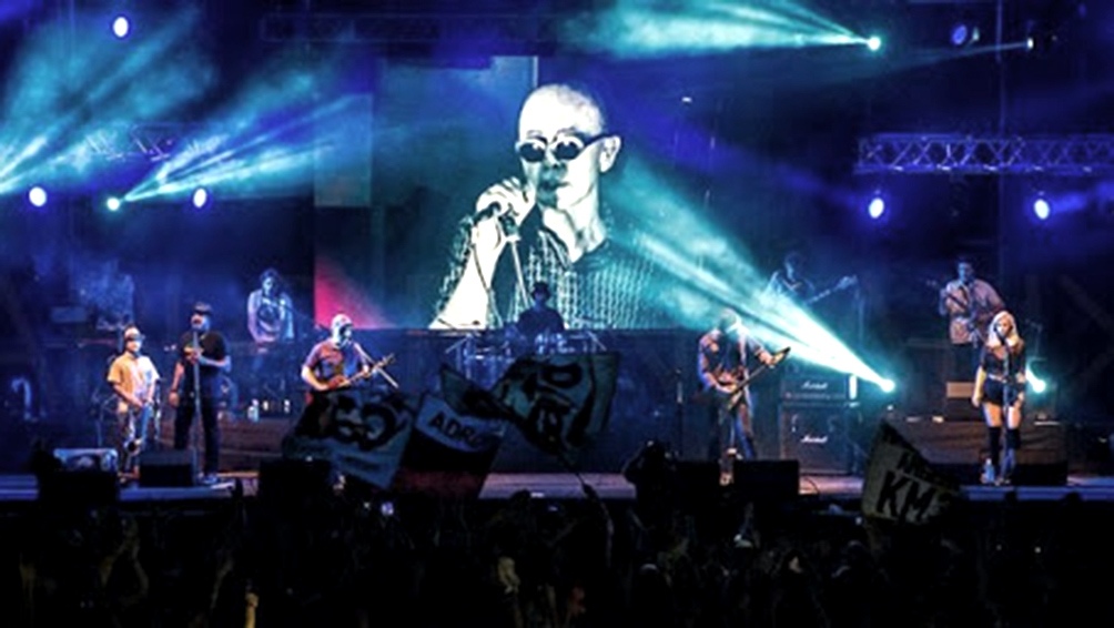 Su bigrafo lo cont a los fans