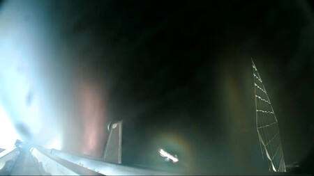 Super Heavy ve la Starship después de la separación en caliente