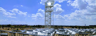 Esta torre utiliza agua, sol y CO2 para crear combustible para aviones neutro en carbono. Y está en España