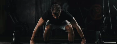 Si eres principiante y quieres ganar fuerza en el gimnasio no deberías enfocarte en tus puntos débiles