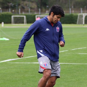 Qué ex técnico glorioso de River dirigirá a Robert Rojas