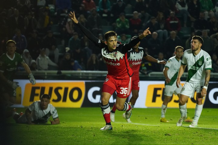 Solari regresó al equipo con el gol del empate ante Banfield y podría ser titular en el Súper. Foto: Maxi Failla 