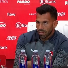 Video: Tevez aprovechó la conferencia para saludar a su hija, con un pedido de disculpas incluido