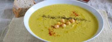 Crema de calabacín y garbanzos, receta saludable y reconfortante que sienta bien a toda la familia