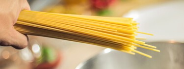 Cómo aprovechar el agua de cocer la pasta en tu cocina (más allá de la propia pasta)