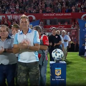 Video: el emotivo pasillo de los jugadores a los ex combatientes de Malvinas