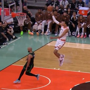 Video: la tremenda volcada de la NBA que la rompe en las redes