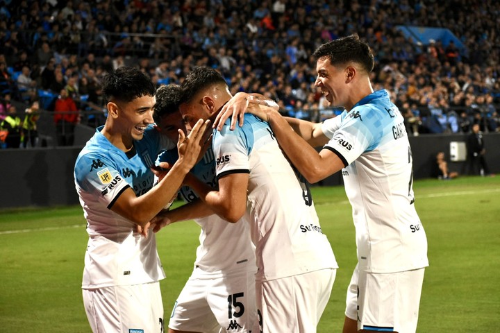 Racing goleó a Belgrano pero no alcanzó.