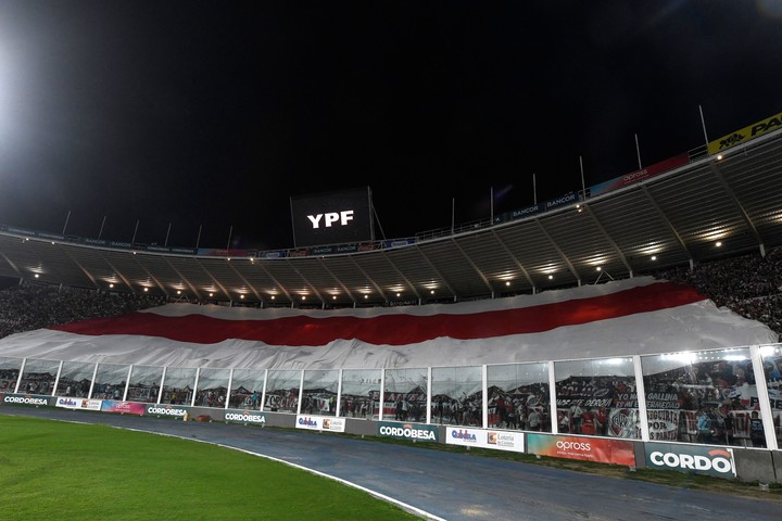 Finalmente, el partido no se jugará en el Kempes y no habrá hinchas de River (AFP).
