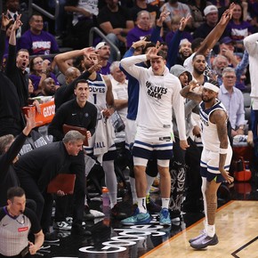 Playoffs NBA: el sol salió para unos Wolves que se pusieron 3-0
