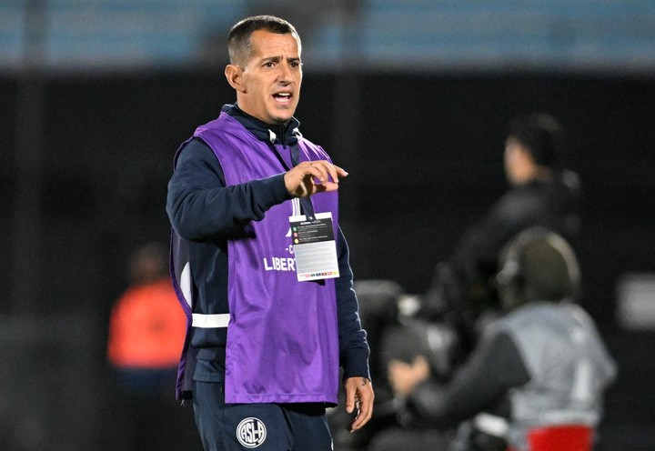 El Pipi, activo durante el partido (AFP). 