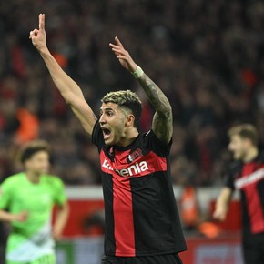 Palacios: segundo jugador surgido en River en ser campeón de la Bundesliga y festejo con el DT